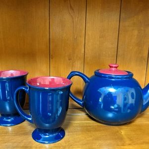 Crown Stoneware Teapot With Two Mugs